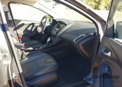 2018 Ford Focus Titanium из США, поврежденный, VIN 1FADP3N24JL286143